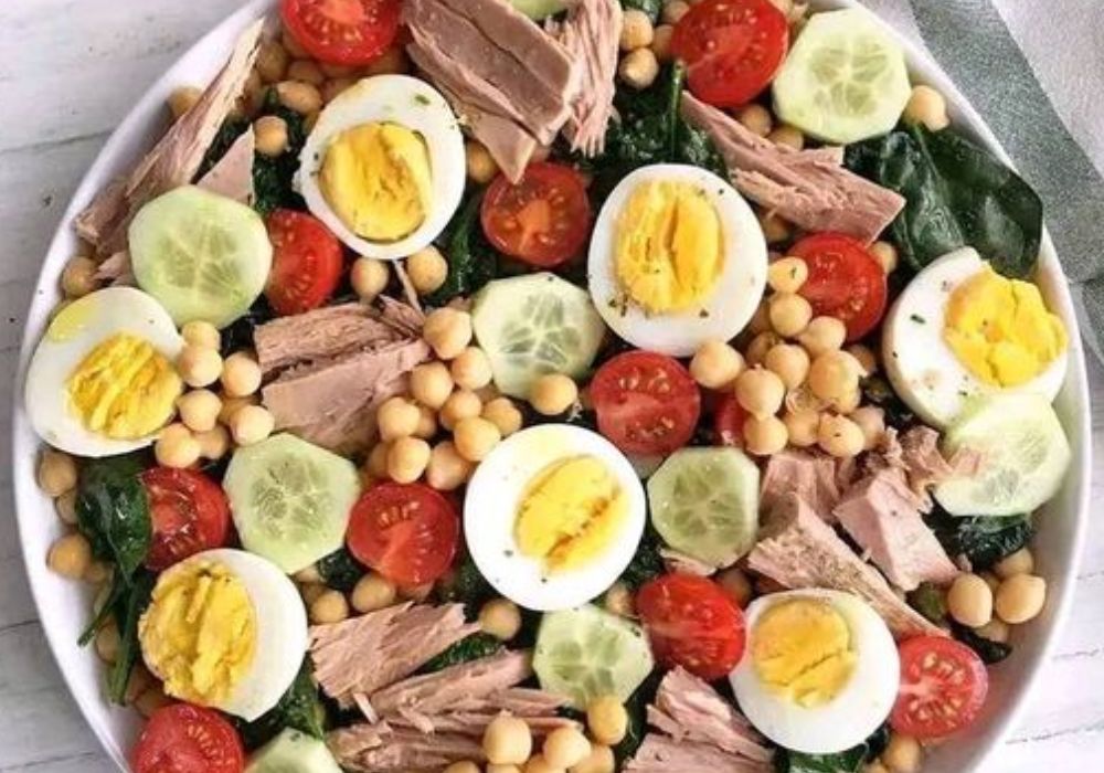 Salada de grão-de-bico com atum